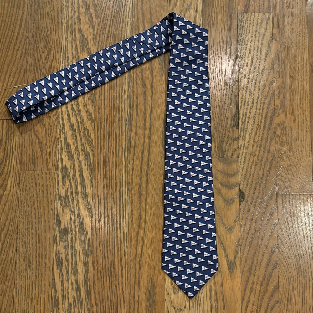 Vineyard Vines Whale 100% Silk Necktie